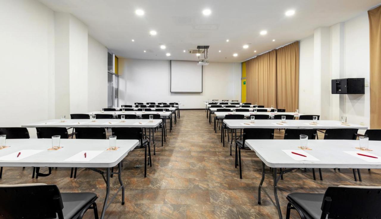 Pop Art Hotel Clc Mamonal Cartagena Bagian luar foto